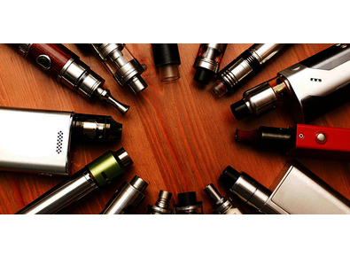 Article_image_modern-electronic-cigarette-vape-devices-on-table